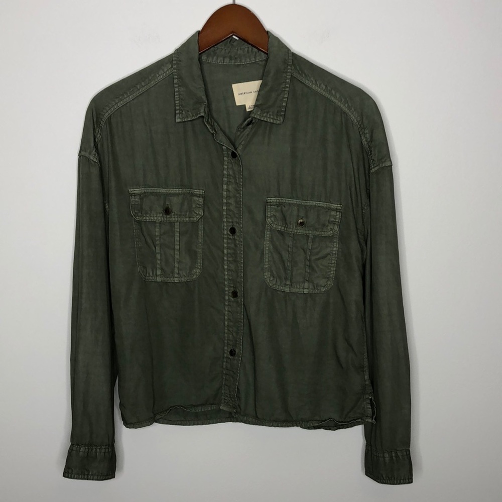 American Eagle Soft Lightweight Button Down Green